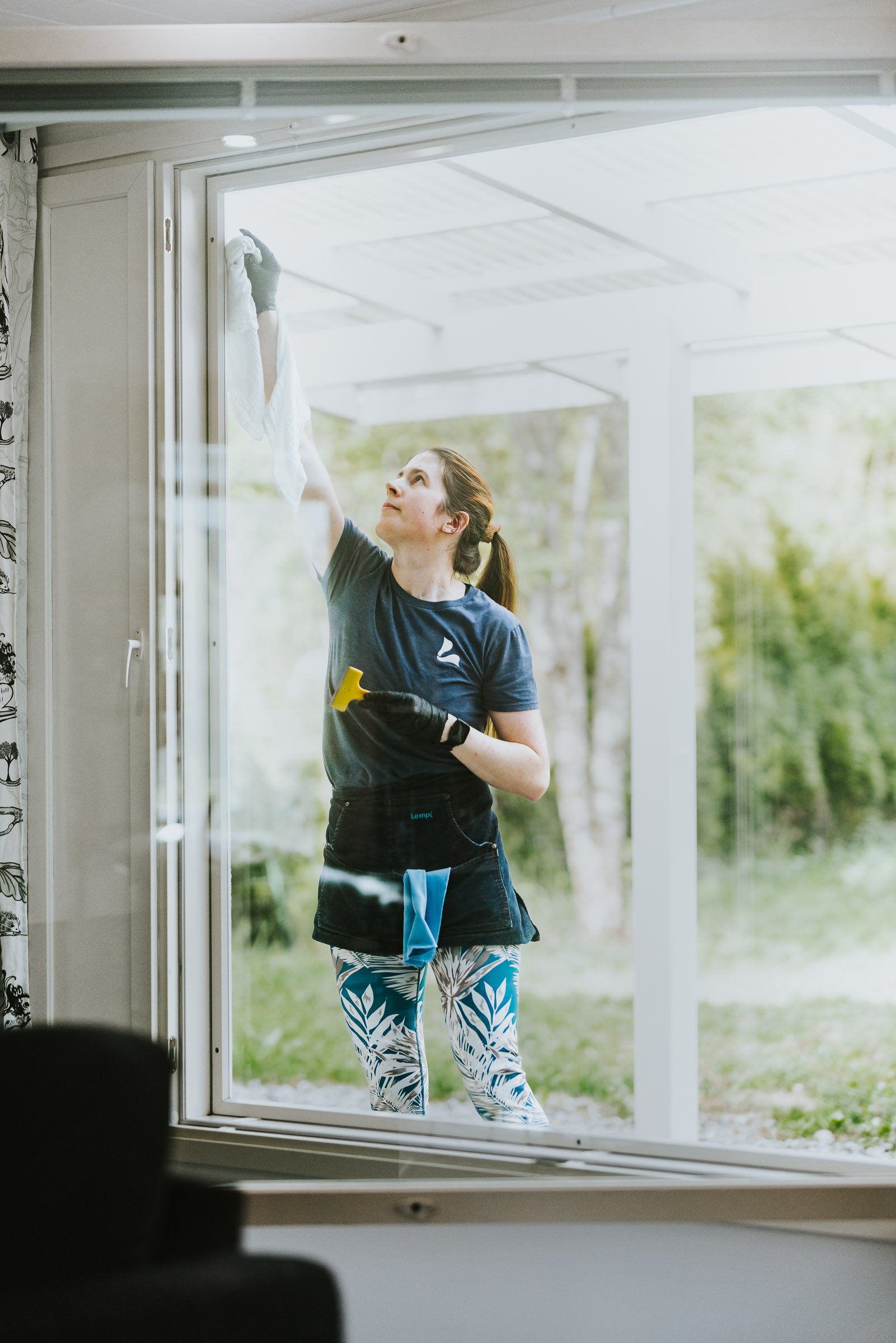 lempi ikkunanpesu (5836) - Valokuvaaja Mirella Ruotsalainen